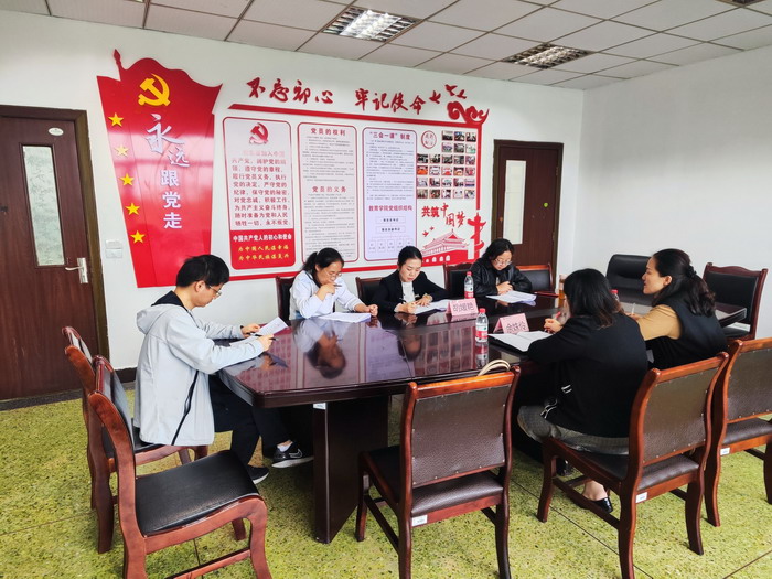 区教委来访照片.jpg