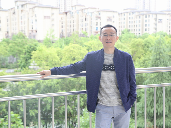 吕晓生活照.jpg